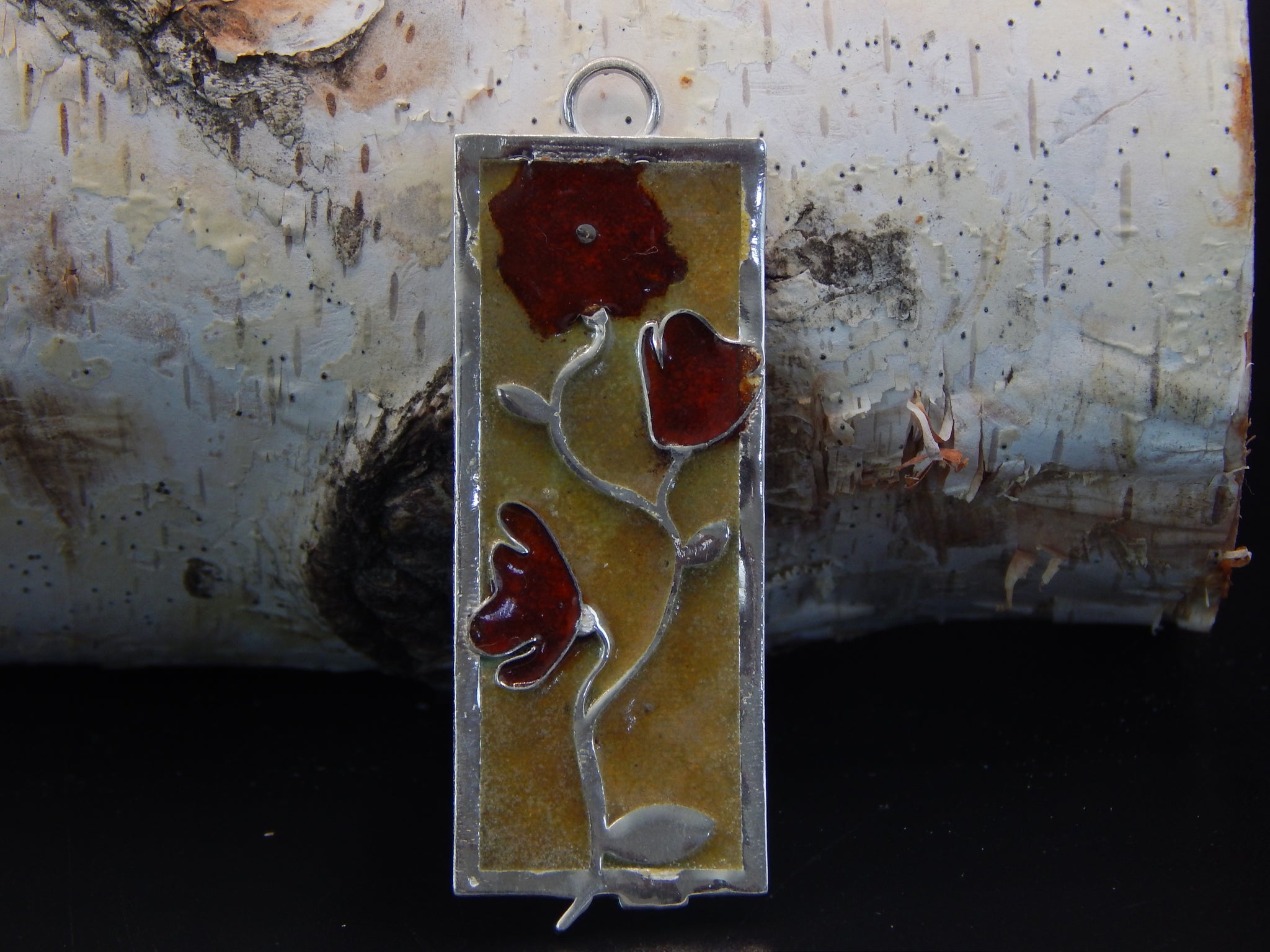 Flower pendant with enamel